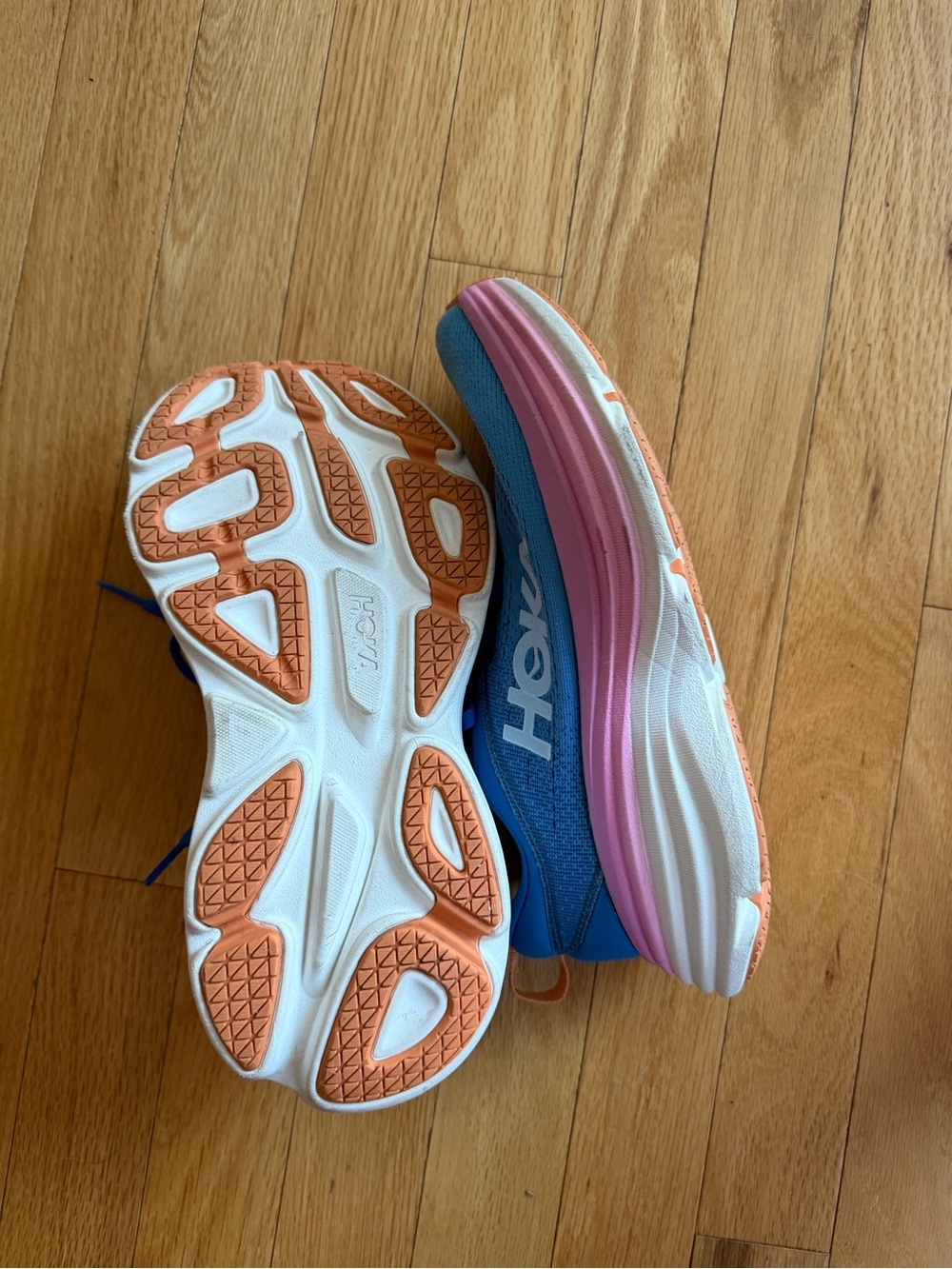 Bondi 8 Hoka Running Shoes View 4